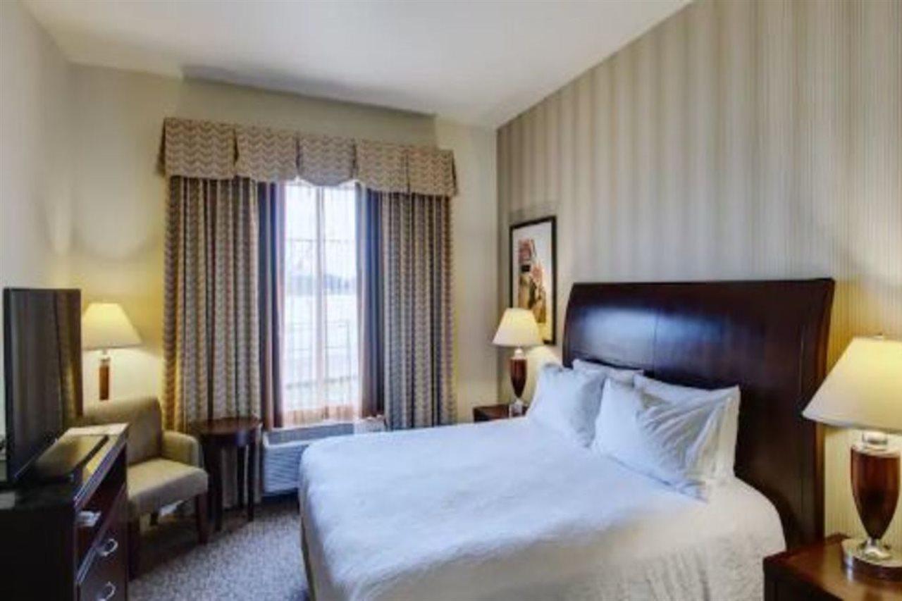 Hilton Garden Inn Гранбери Экстерьер фото