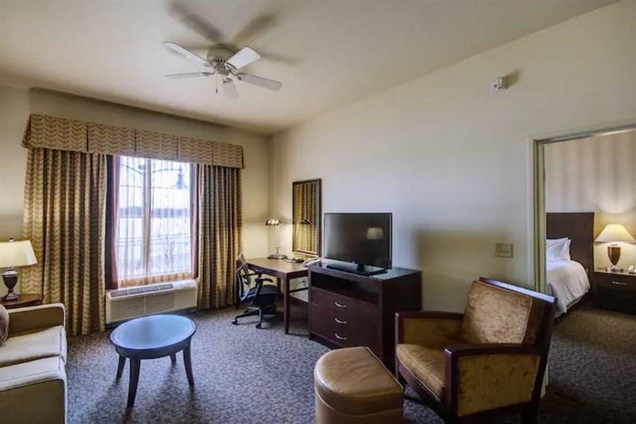 Hilton Garden Inn Гранбери Экстерьер фото