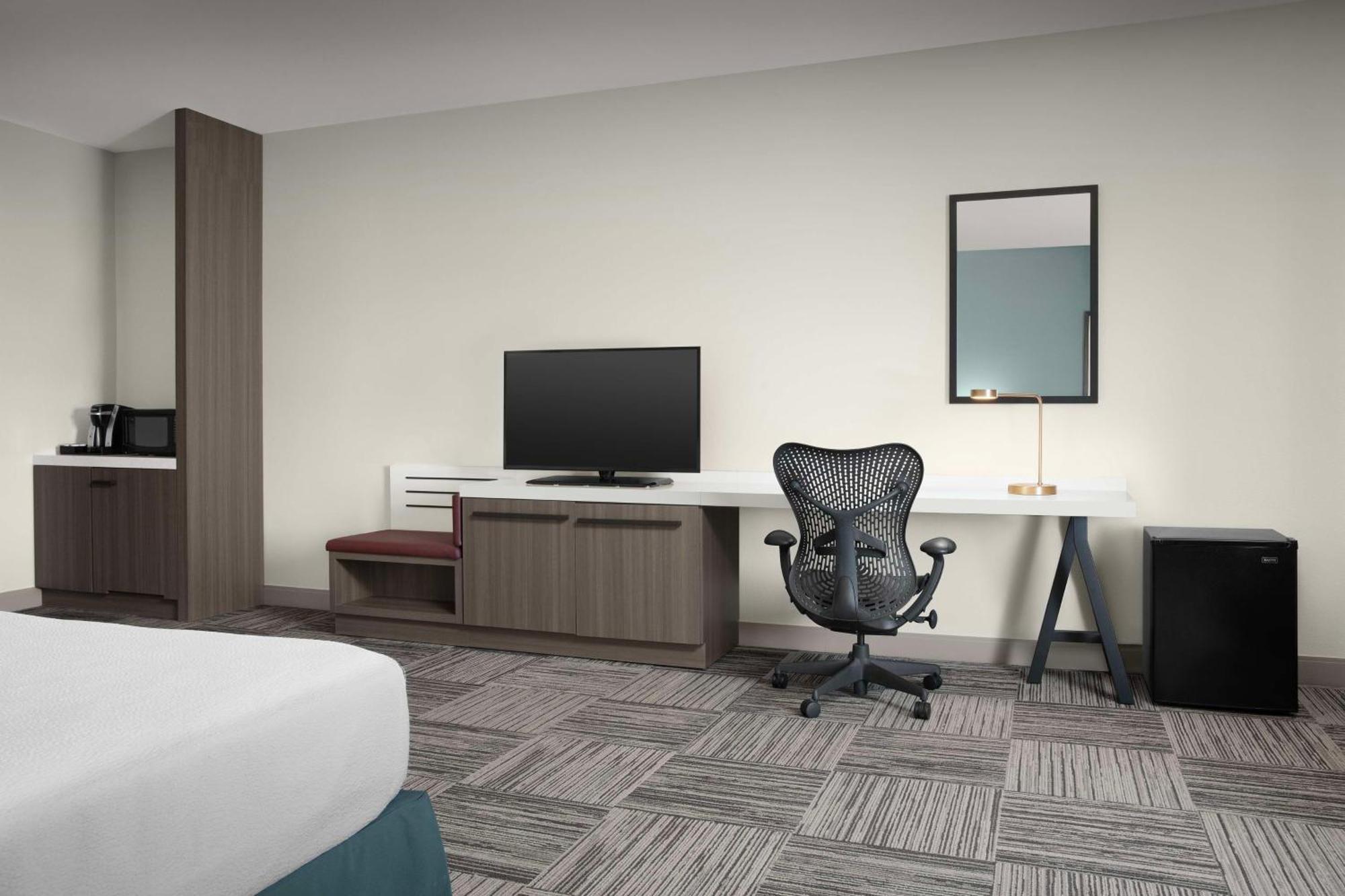 Hilton Garden Inn Гранбери Экстерьер фото
