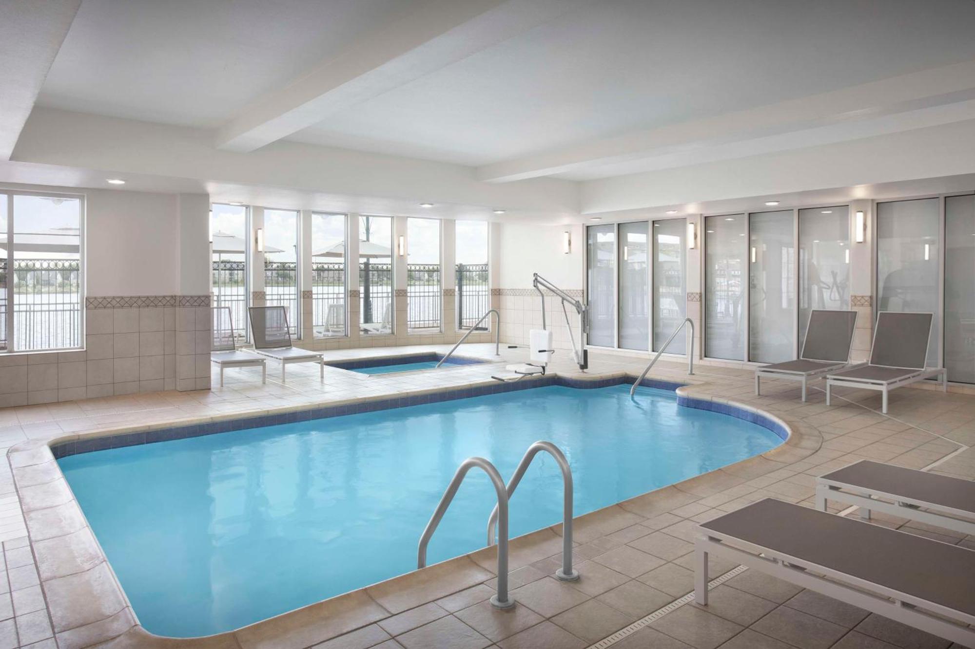 Hilton Garden Inn Гранбери Экстерьер фото