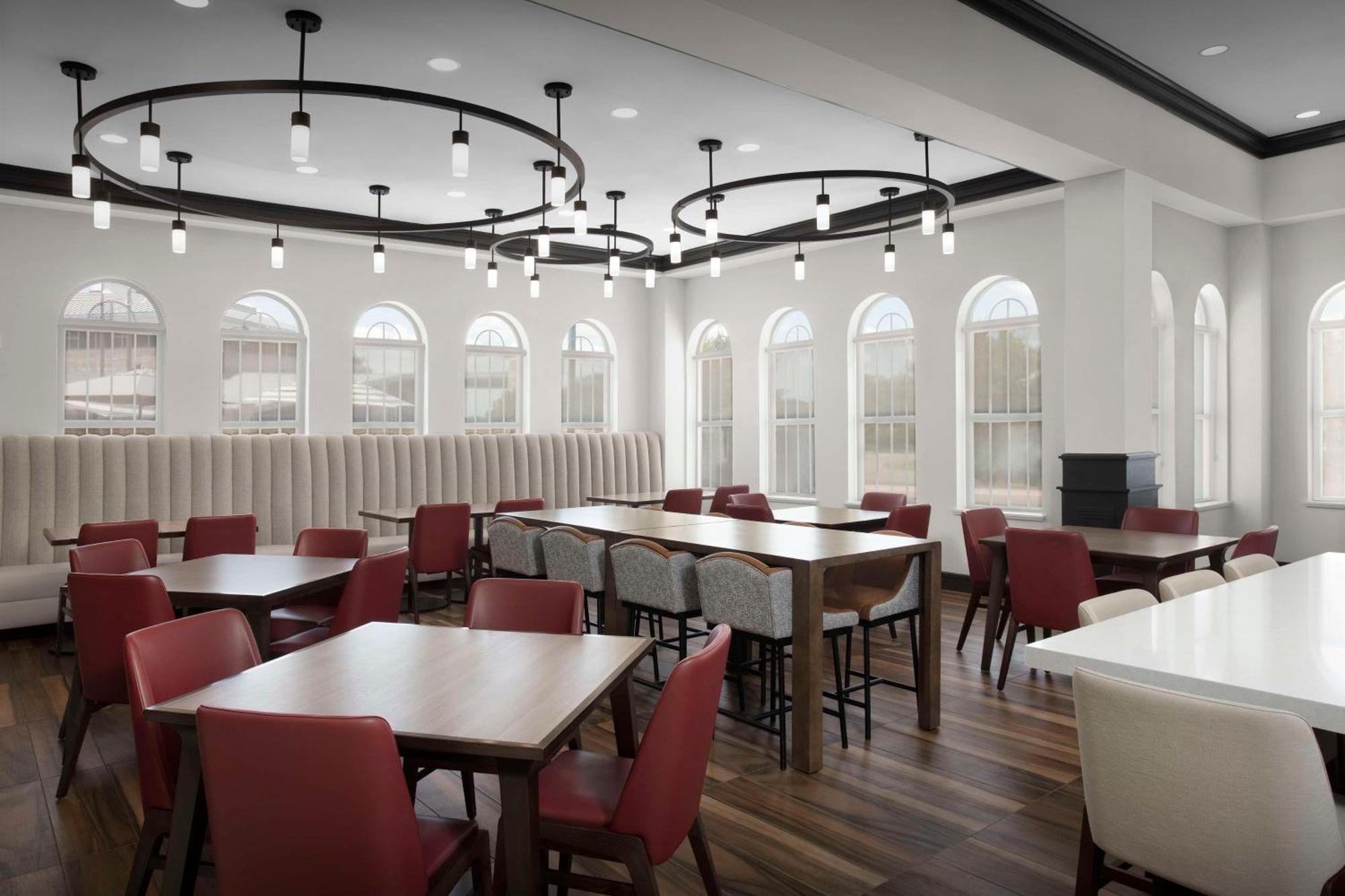 Hilton Garden Inn Гранбери Экстерьер фото