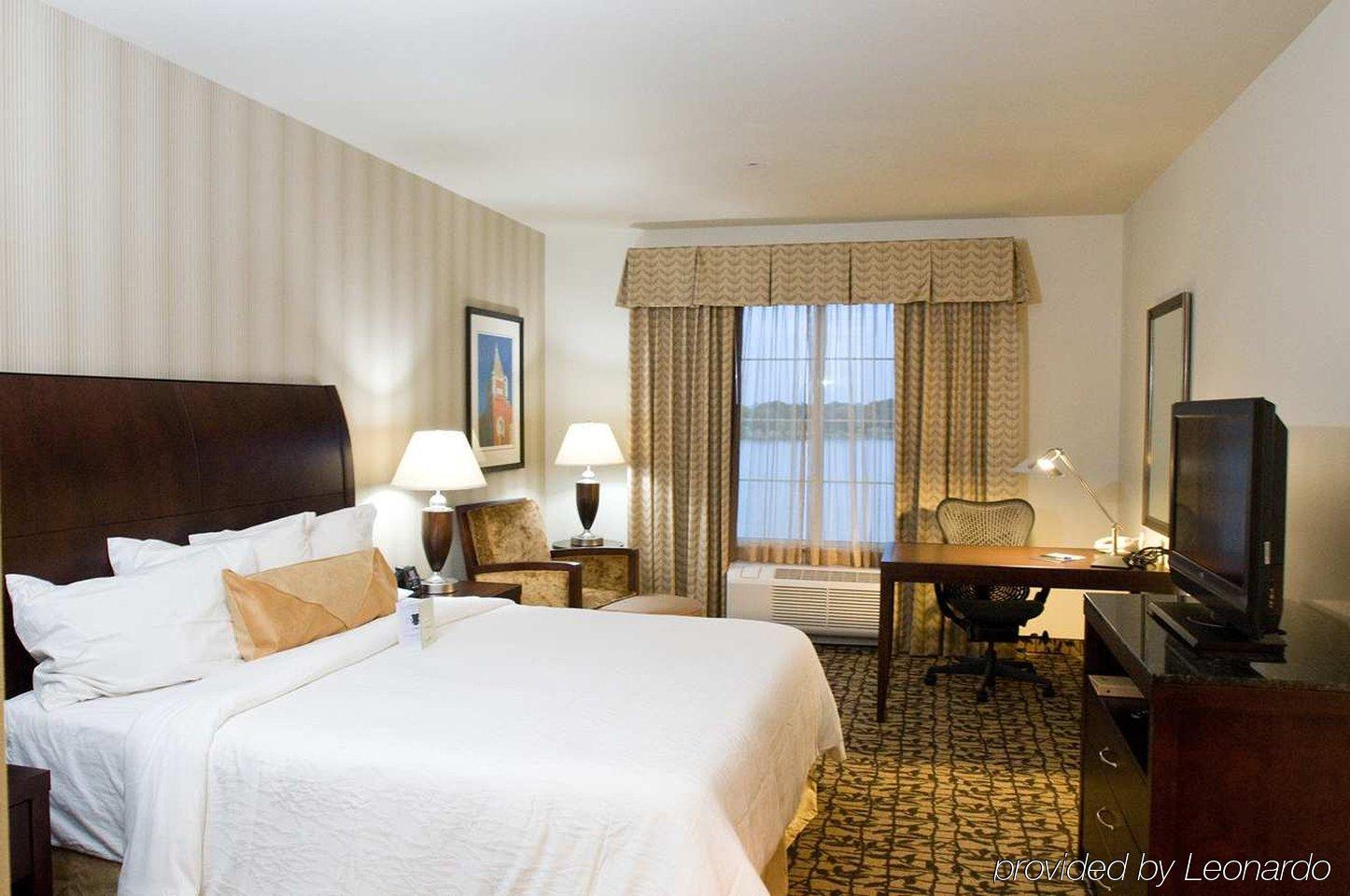 Hilton Garden Inn Гранбери Экстерьер фото